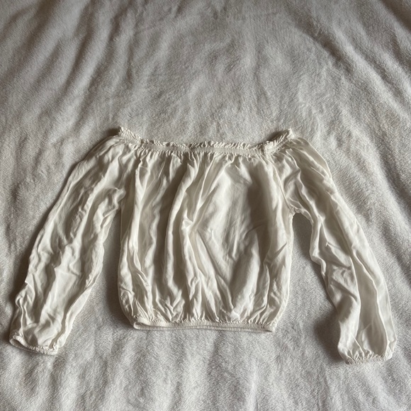 Brandy Melville off the shoulder peasant shirt - Picture 3 of 8